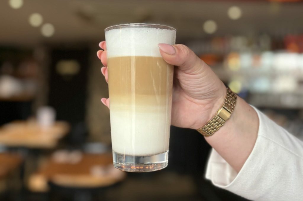 Café chaud au restaurant O'Bello près de Montigny-lès-Metz