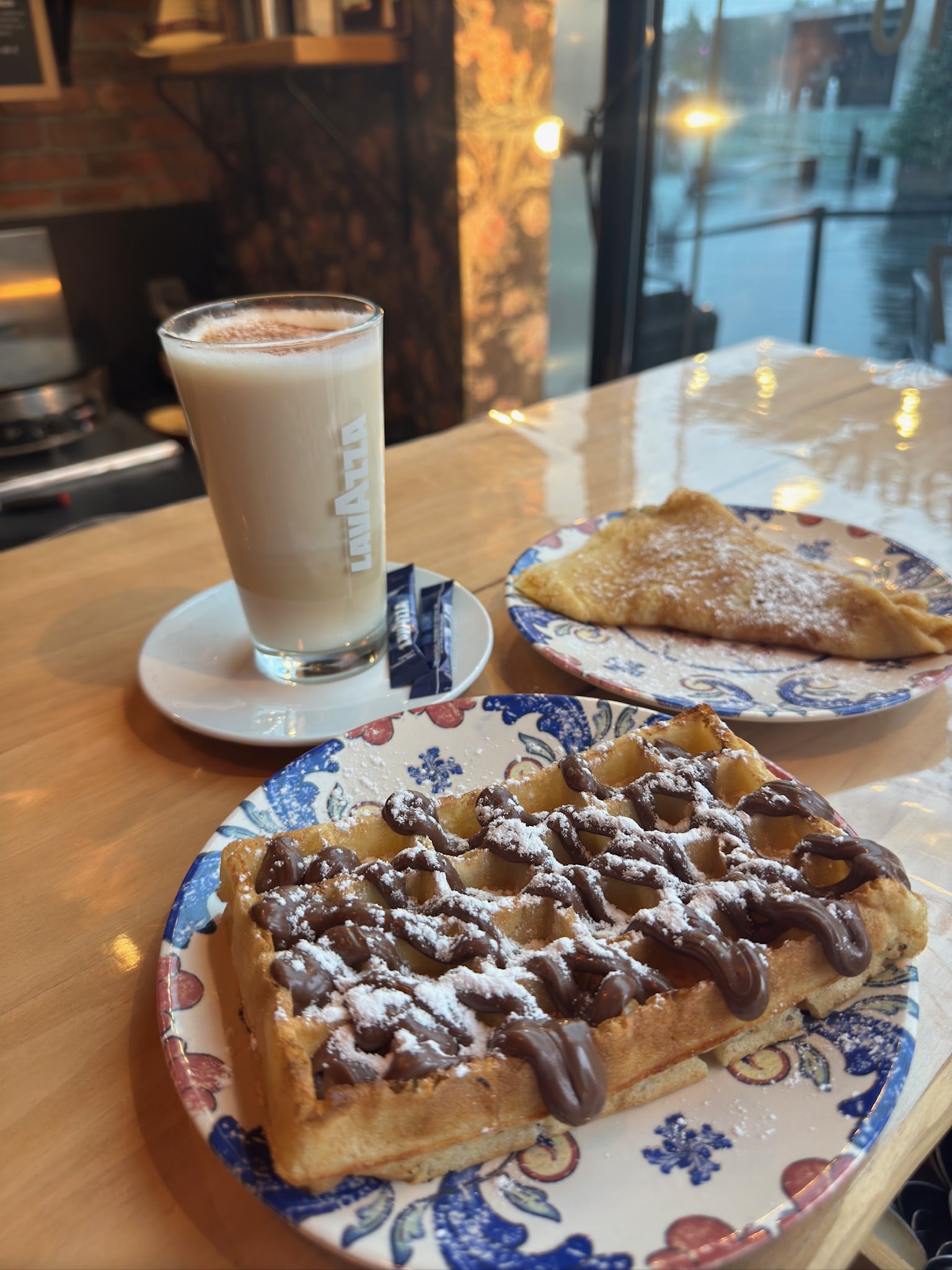 Pause sucrée : gaufre gourmande au Waves Moulins-lès-Metz avec O'Bello, pizzeria italienne à la ZAC d'Augny