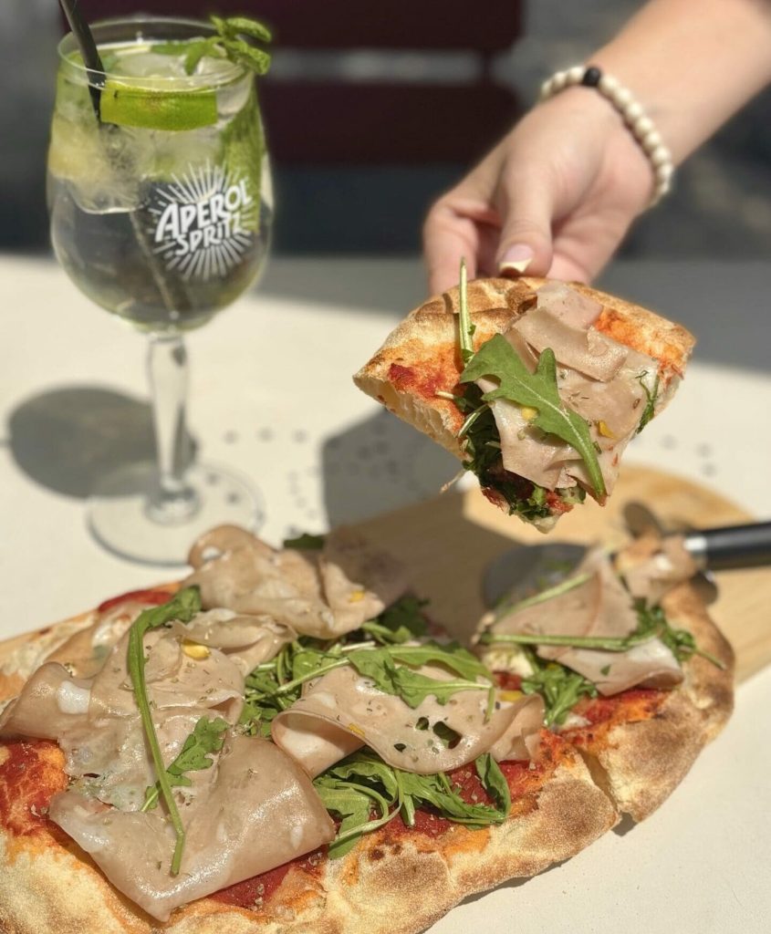 Pinsa Romana Bologna avec mortadelle, spécialité italienne à la pizzeria O'Bello proche Metz